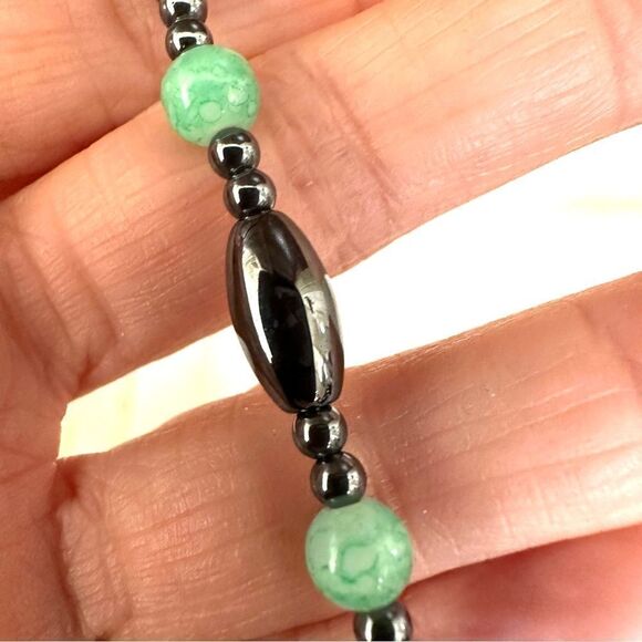 Hematite magnetic green beaded stretchy bracelet - Picture 4 of 7